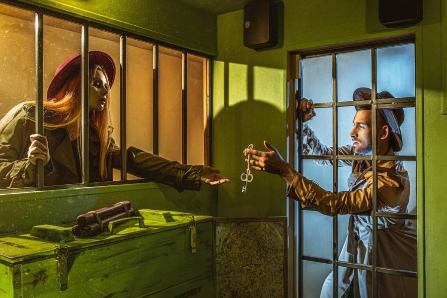 Квест в реальности Лавка сладостей Мориарти от компании Клаустрофобия Квест в реальности Лавка сладостей Мориарти от компании Клаустрофобия