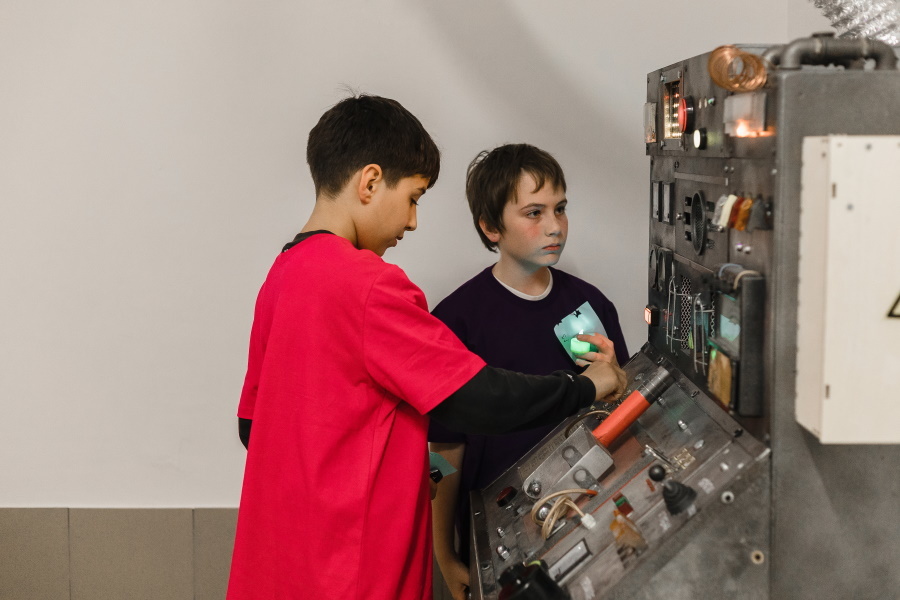 Квест в реальности Among Us от компании Notreal Квест в реальности Among Us от компании Notreal